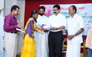 navajeevan  book distribution  01